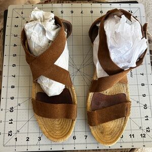 Ugg Size 10 Brown Suede Crisscross Espadrille Sandals